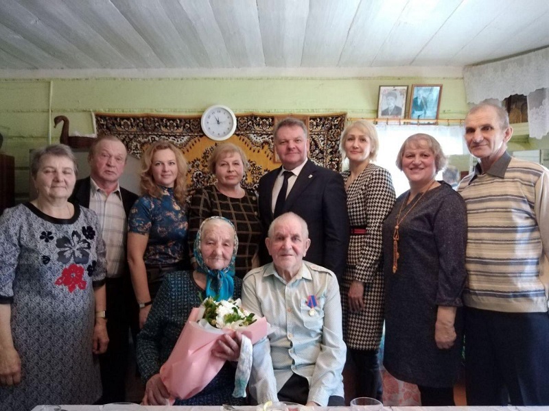 Любовь длиною в 65 лет: супруги Арсентьевы отметили железную свадьбу
